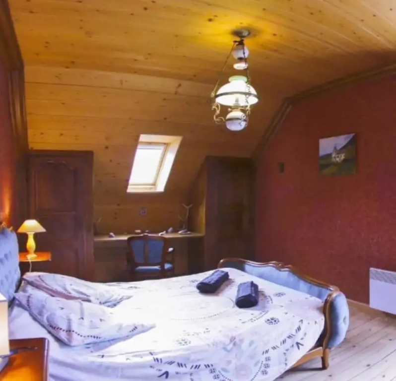VILLA ILIXON - Appartements privés proche du centre de Luchon, parking, billard, jardin