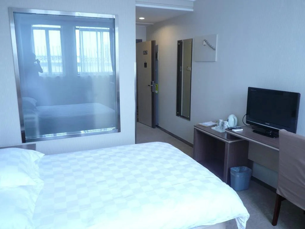 Super 8 Hotel Bengbu Railway Station