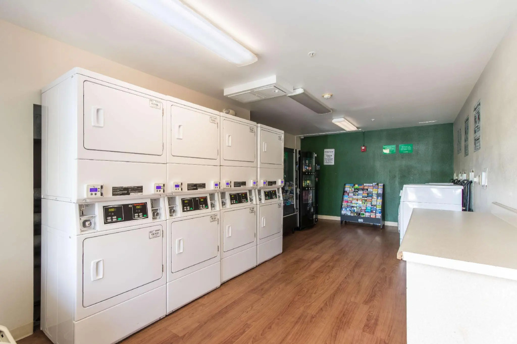 HomeTowne Studios by Red Roof Fort Lauderdale