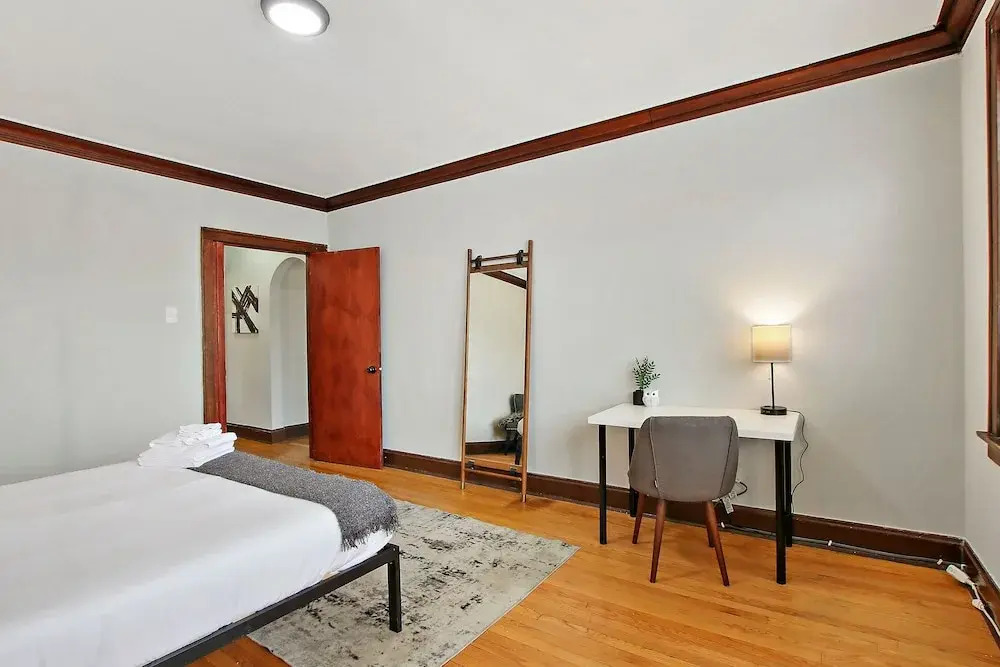 Inviting 2BR Apt - Fullerton 1B