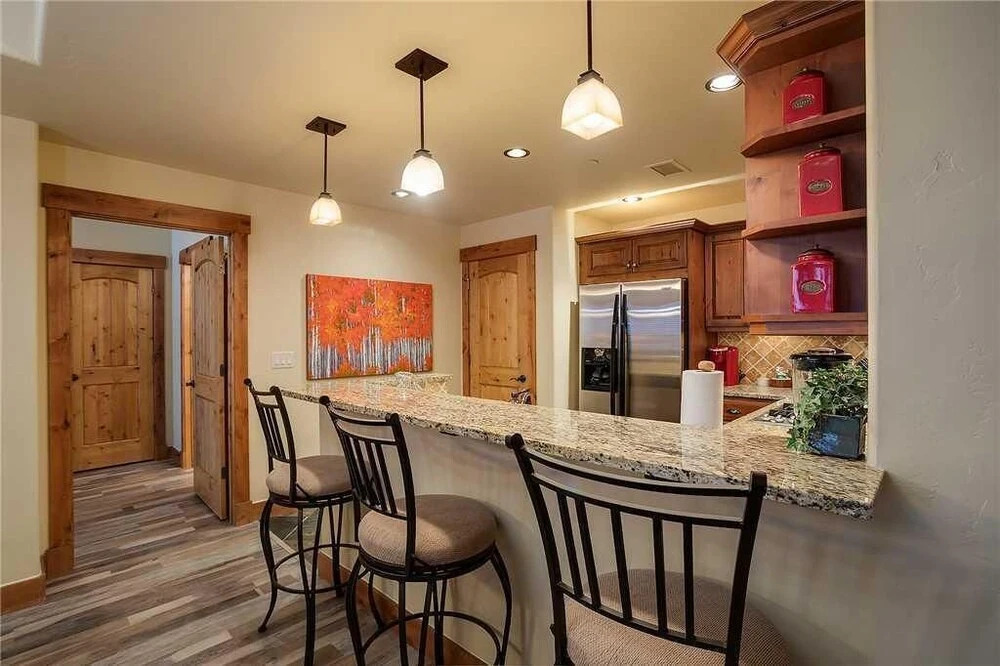 5111 Emerald Lodge, Trappeur's Crossing Apartment 2