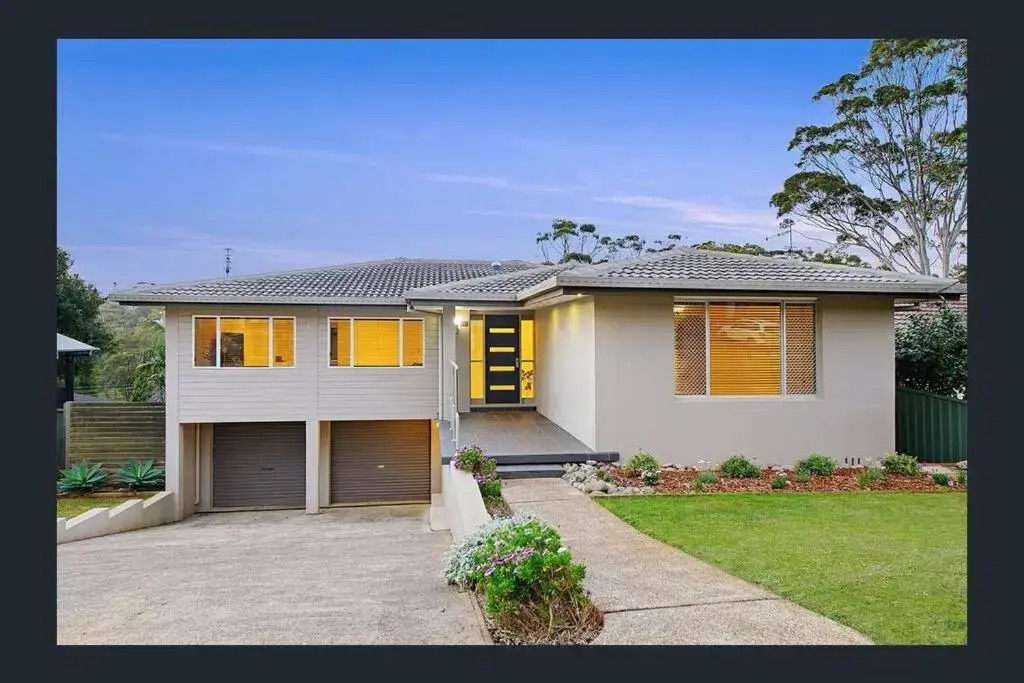 Harrys @ Shelly Beach - family home with pool