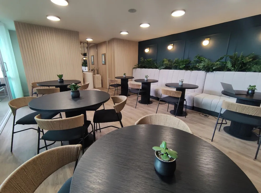 1616 Hotel
