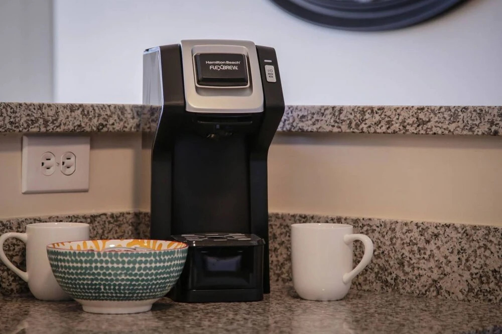 Classic Downtown 1BR Apt with Views