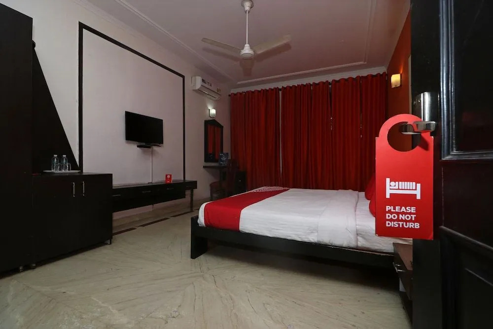 OYO 18304 Flagship Janakpuri