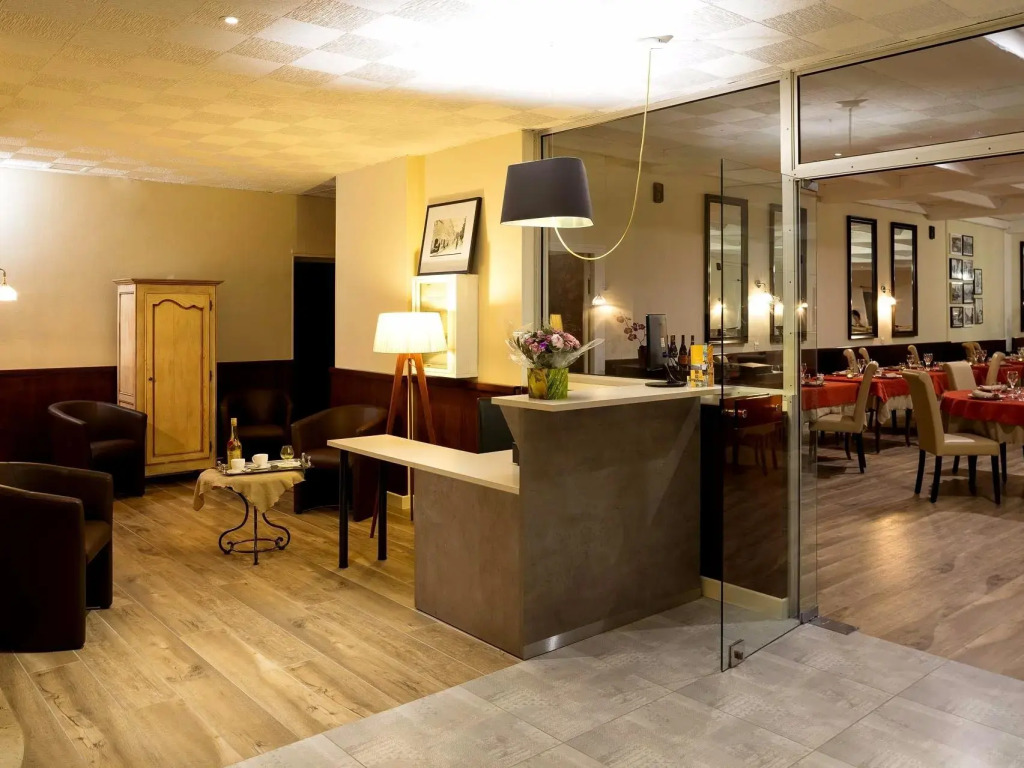 Logis Hôtel Restaurant Les Cèdres