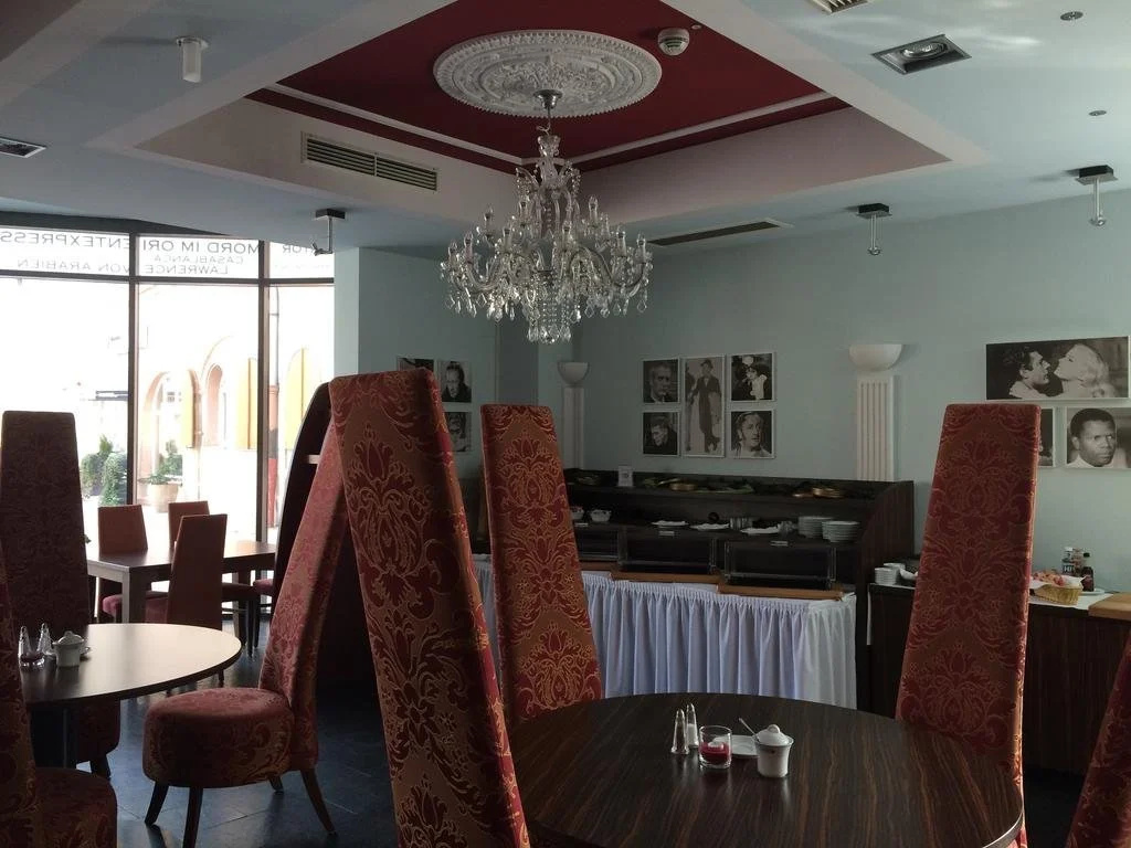 CineHotel Maroni