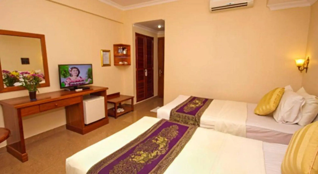 Town View II Hotel