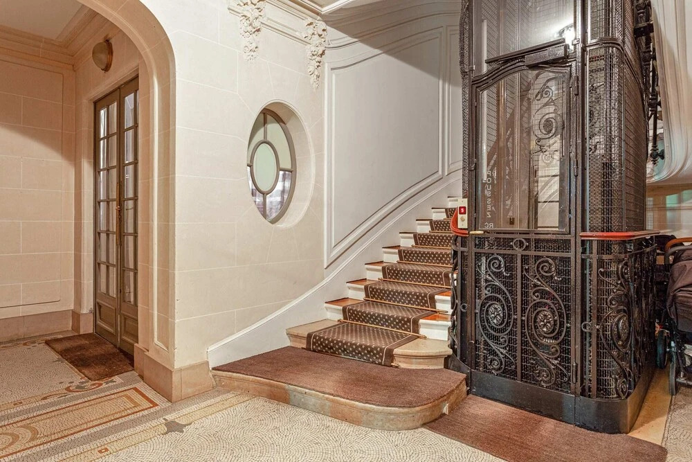 Beautiful Lavish Apartment for 6 in Paris VII by Guestready