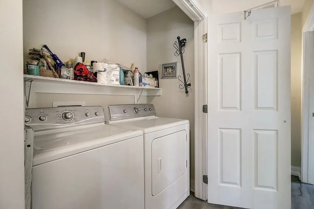 Heron Hideaway 2 Bedroom Cottage by RedAwning