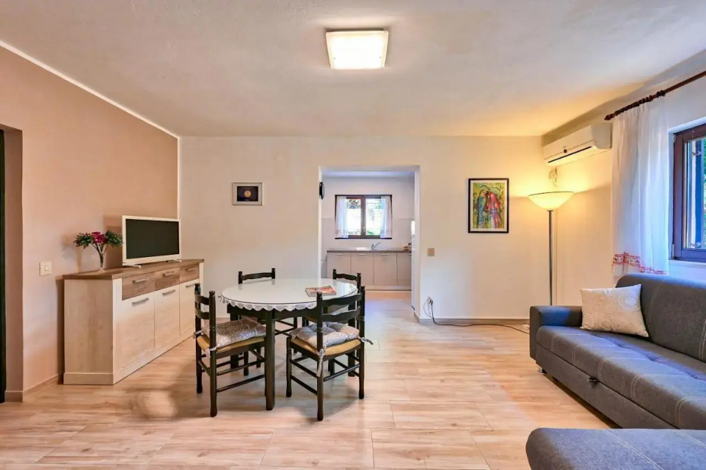 Iby Apartment