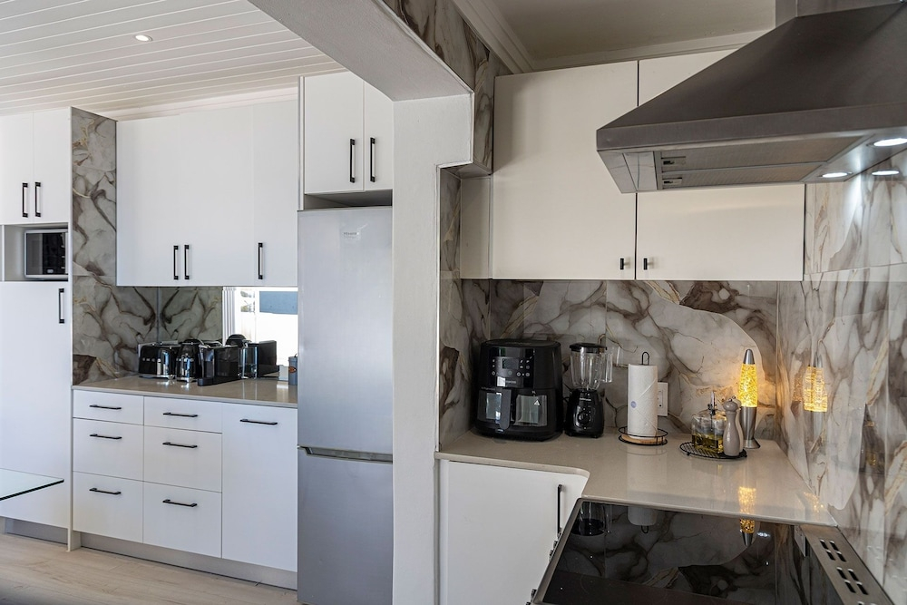 Clifton YOLO Spaces - Clifton Petite Villa
