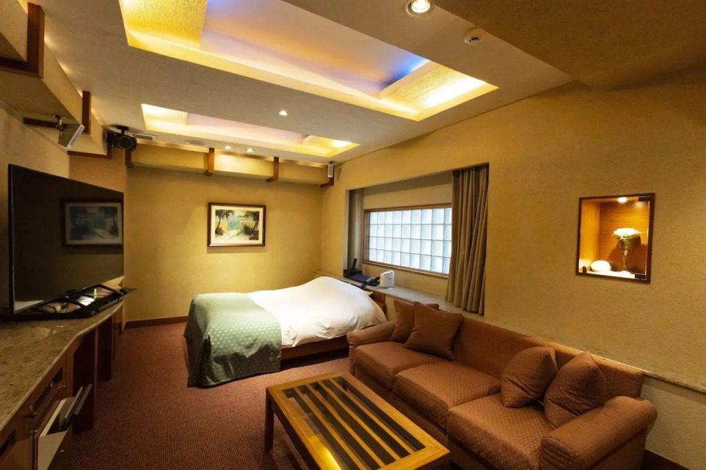 WATER HOTEL Cy