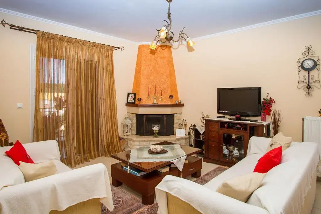 Lakis Apartment