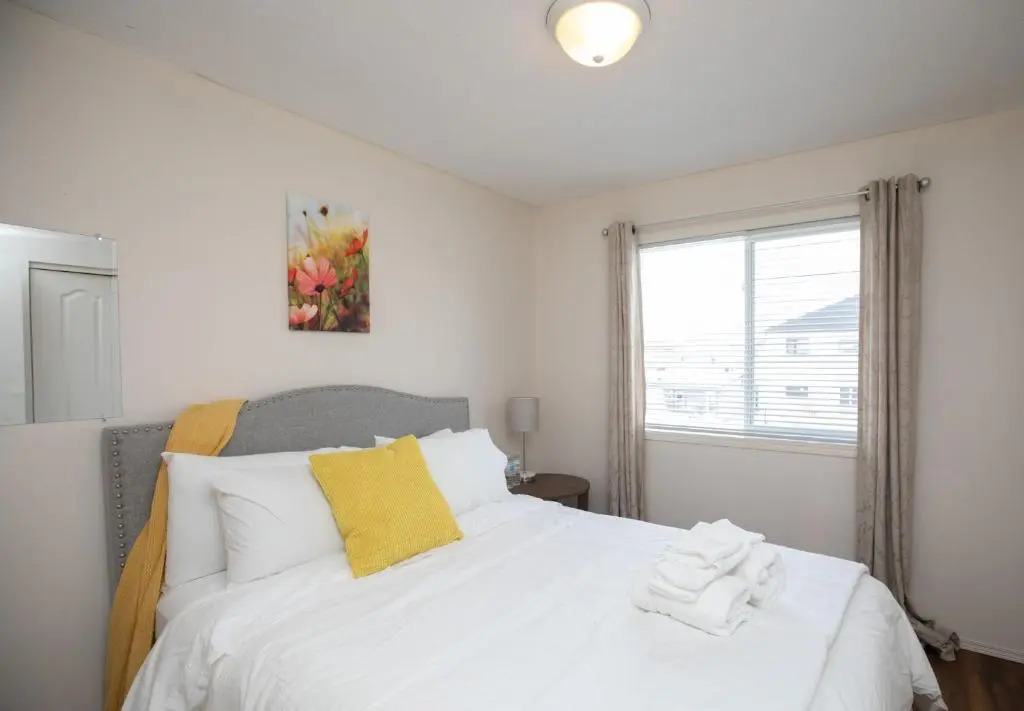 Elegant 4 Bedroom on Comdale