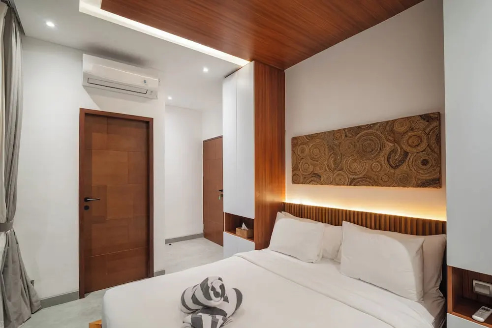 Designer 5br Villa, 400m to Café Del Mar