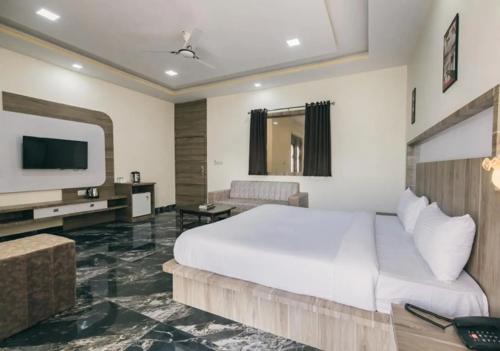 Serenity Hill Resort Near - 2Km Fateh Sagar Lake Udaipur