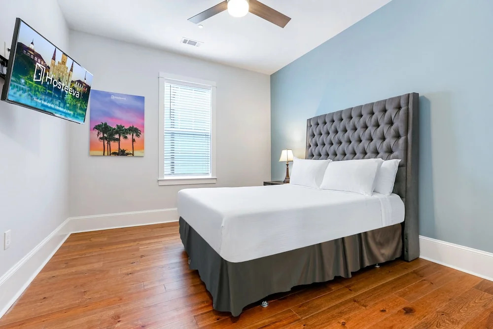 Stunning Modern and Fully-Upgraded 5 BR with Pool