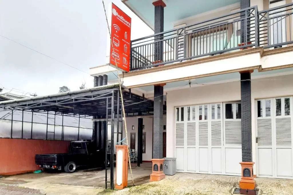 RedDoorz Syariah near Komplek Candi Arjuna Dieng 2