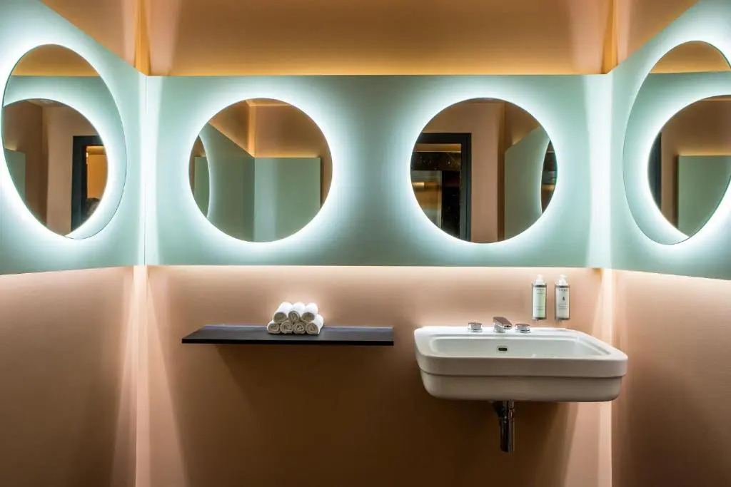 Hôtel du Rond-point des Champs-Élysées - Esprit de France