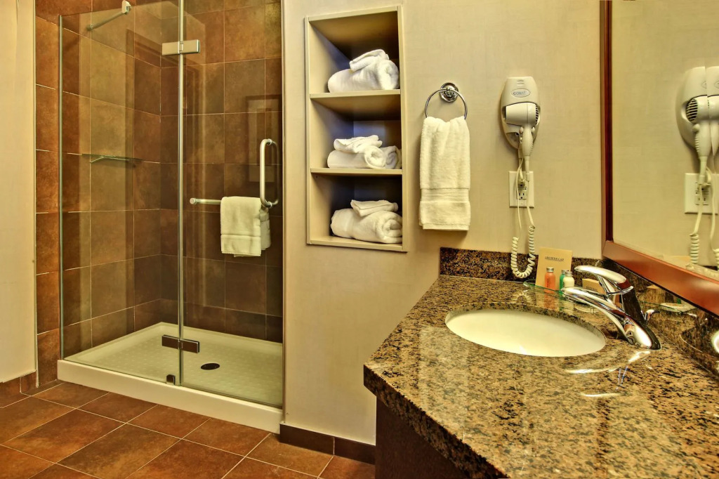 Home Inn & Suites Regina East