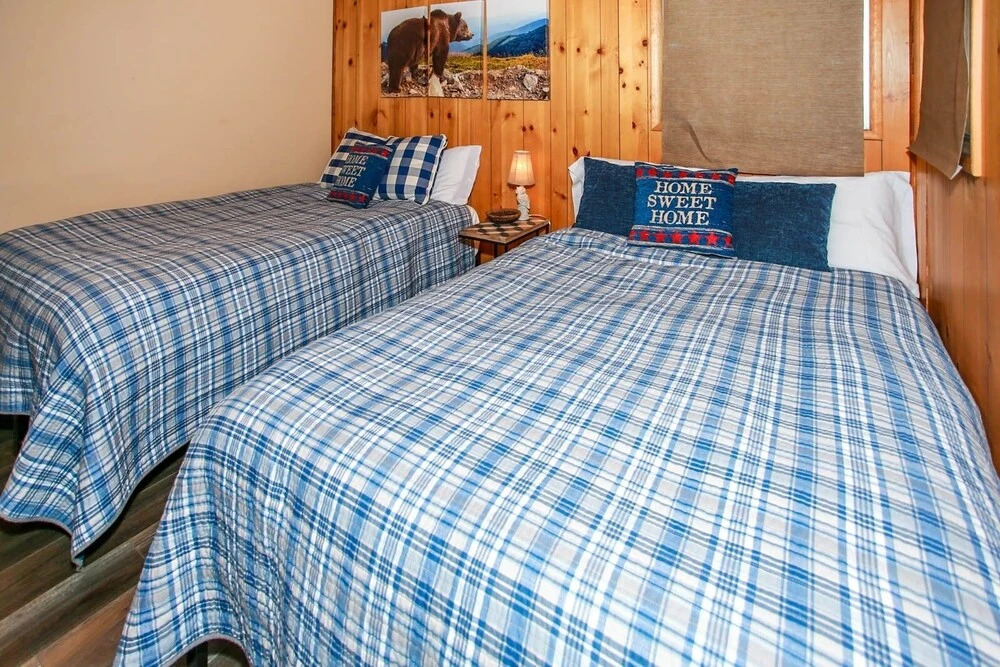 Little Big Pine - Perfect, Stylish Cabin Near The Lake With A Great Deck. 2 Bedroom Home