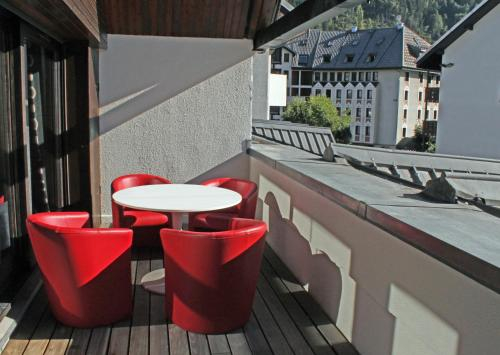 Apartment Genevrier - Spacious Balcony with Mont Blanc Views