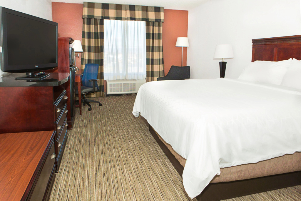 Holiday Inn Express & Suites by IHG Chambersburg by IHG