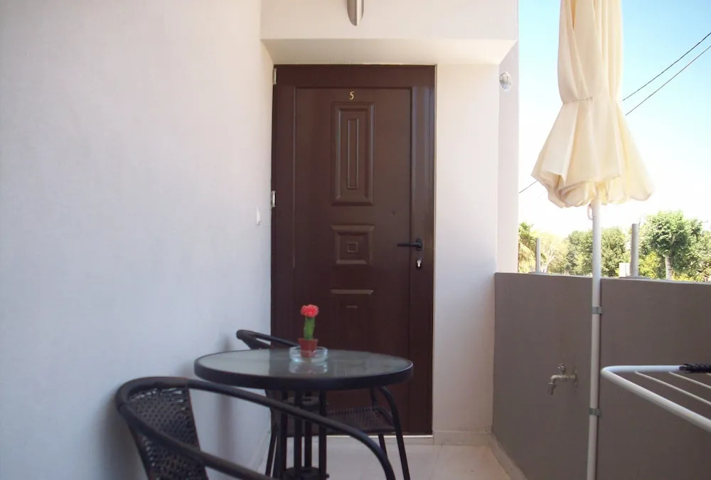 Posto studio 4 chania crete 100 m from the beach