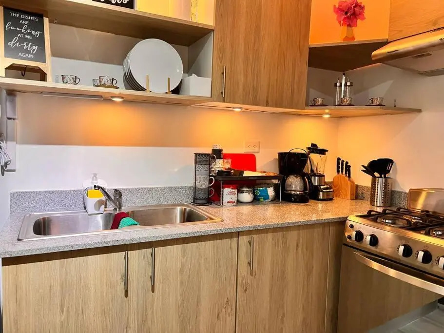 Lovely 3 Bedroom Condo Near Downtown And Foodies