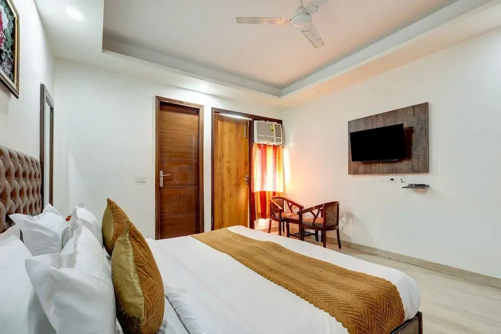 Mauryan Elite Hotel Qutab Minar Metro Station