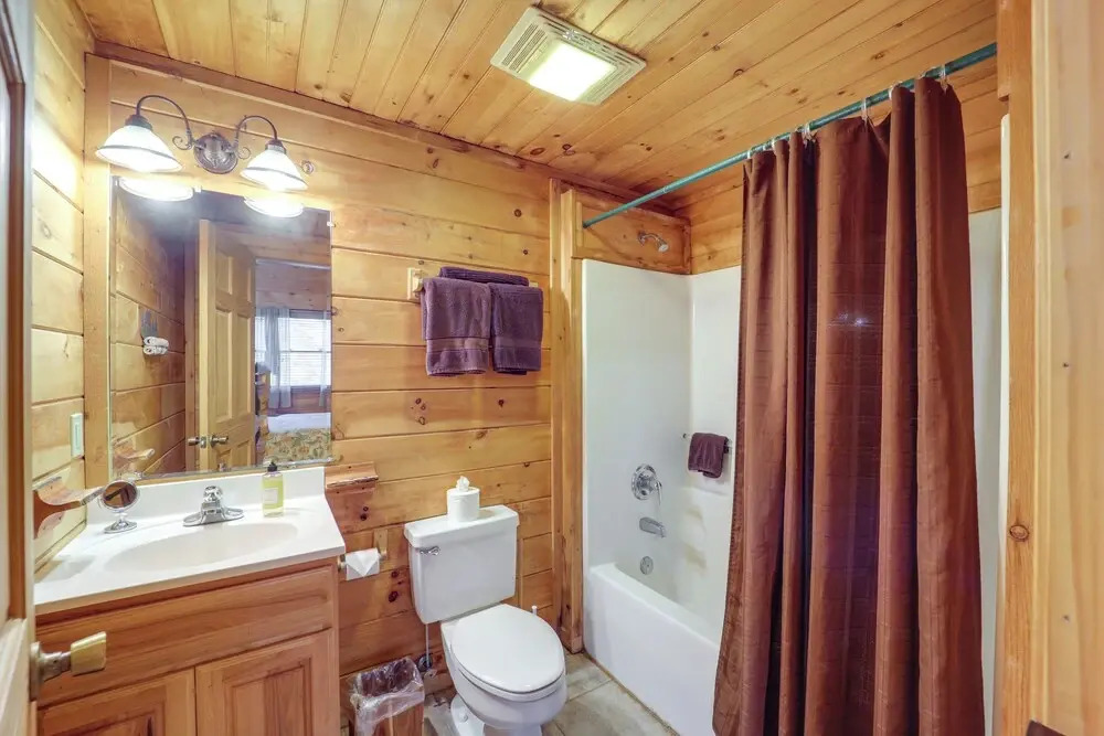 Cabin on 22 Acres w/ Patio - 3 Mi to Blowing Rock!
