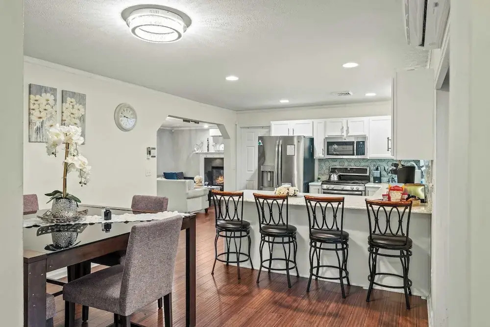Birch Hollow by Avantstay Cozy Poconos Home w/ Fireplace, Soaking Tub & Kids Play Area
