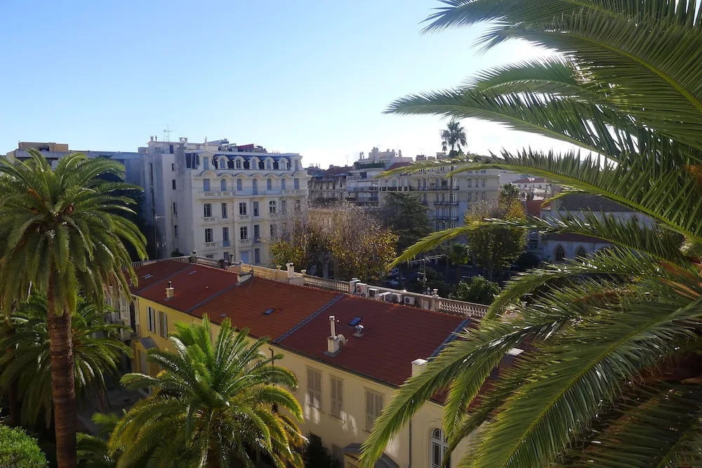 Ambassador Palace AP2095 by Riviera Holiday Homes