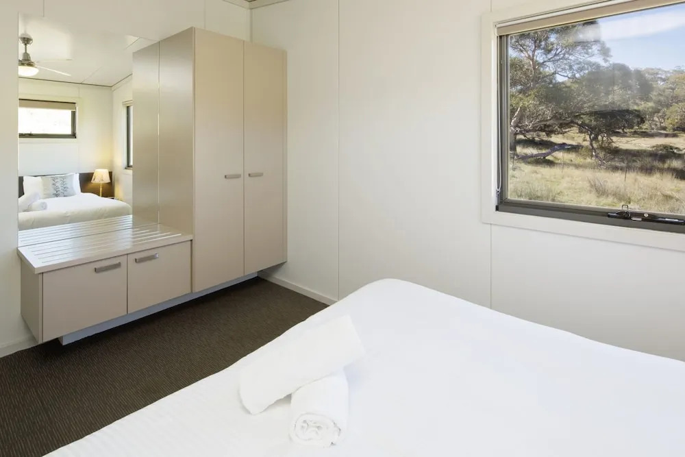 Ecocrackenback 18 'Sustainable, luxurious chalet close to the slopes.'