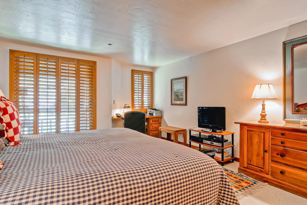 Kiva Lodge by East West Hospitality