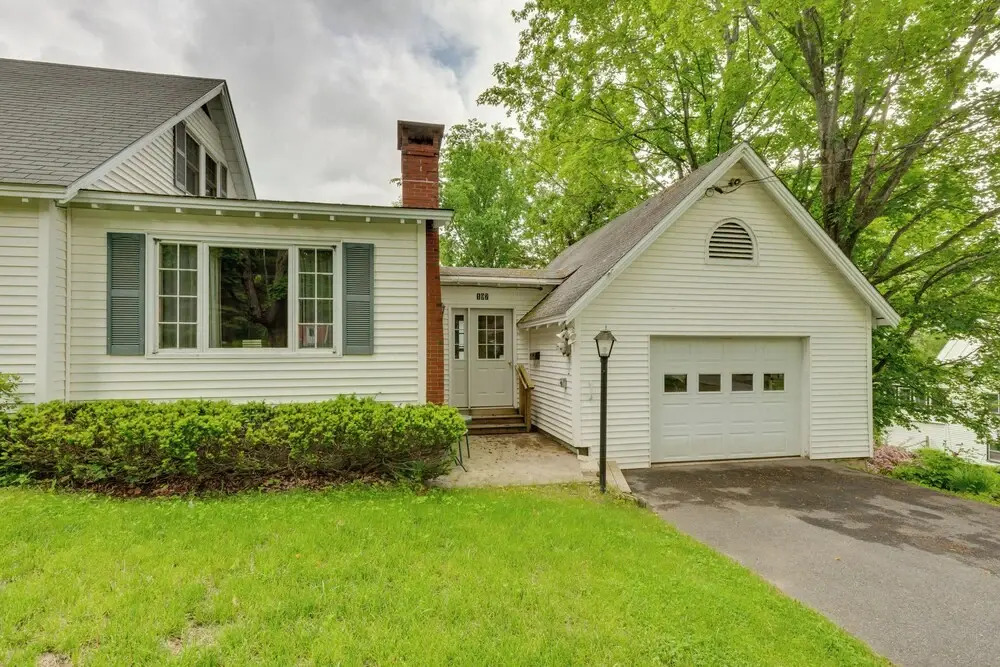 Cape House in Farmington w/ Shared Outdoor Pool!