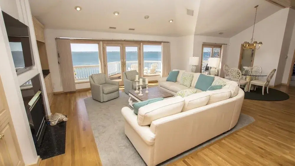 Sound Escape - 6 Br Home