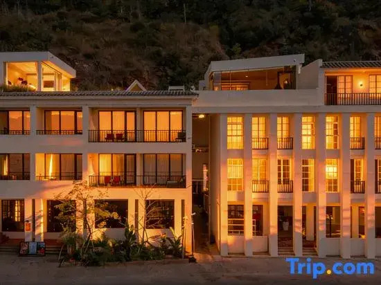 See the Mountains Again | Holiday Villa · Mountain · Seaview Holiday Hotel