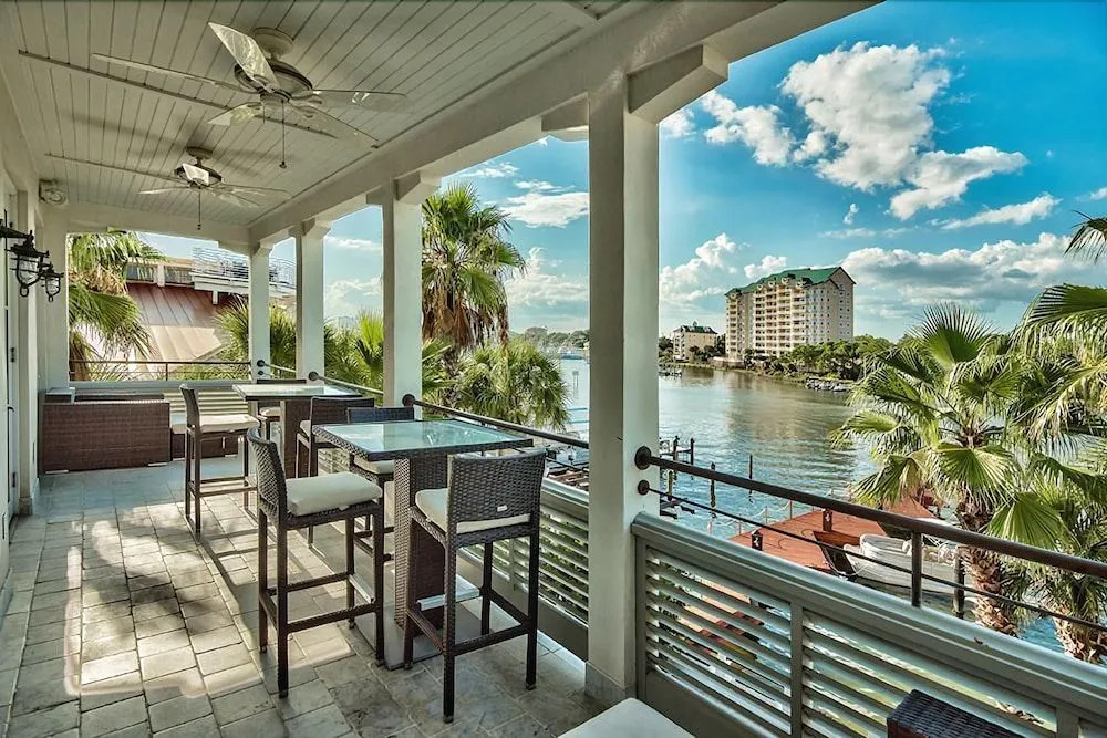 OLYMPIA CORAL SUITE 3 Bedroom Holiday Home by Five Star Properties