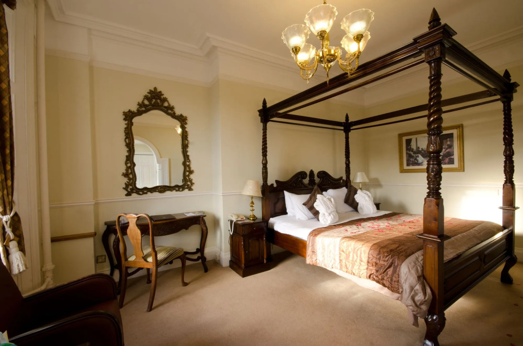 Hatton Court Hotel