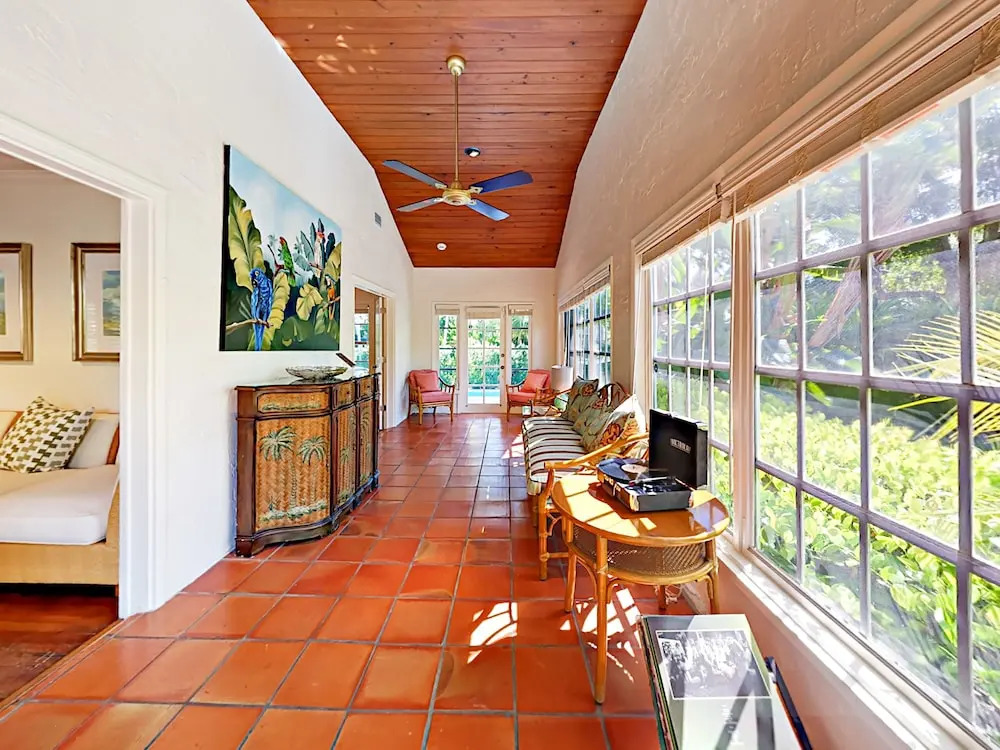 Tropical El Cid Bungalow #main Home - Front 2 Bedrooms 2 Bathrooms Cot