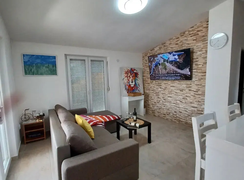 Wonderful Apartment Biserka Near the Beach