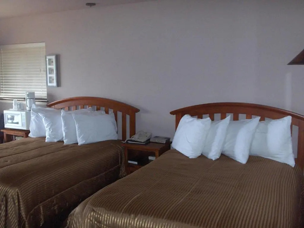 Gualala Surf Inn on the ocean bluff