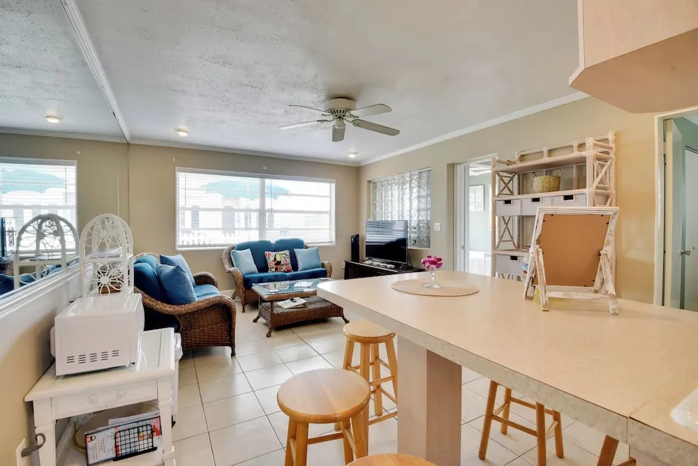 Cozy Ormond Beach Bungalow: Steps to the Sand