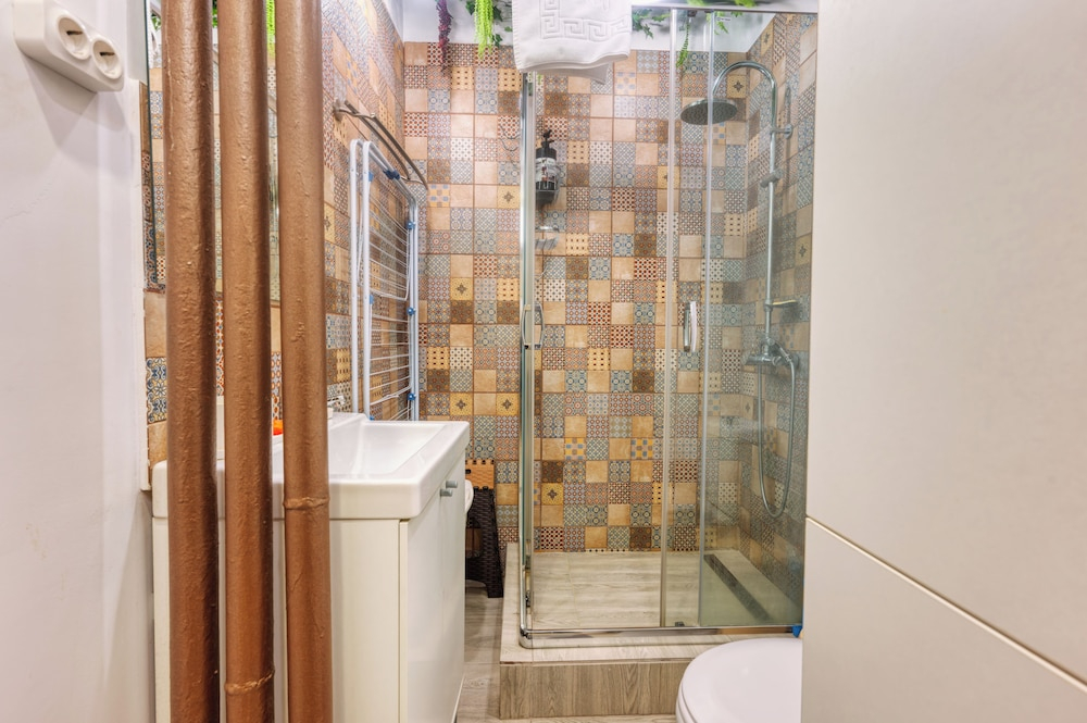 Modern 2 BR in Center - Pumo Properties