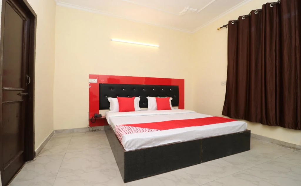 Oyo 28325 Dhillon Residency