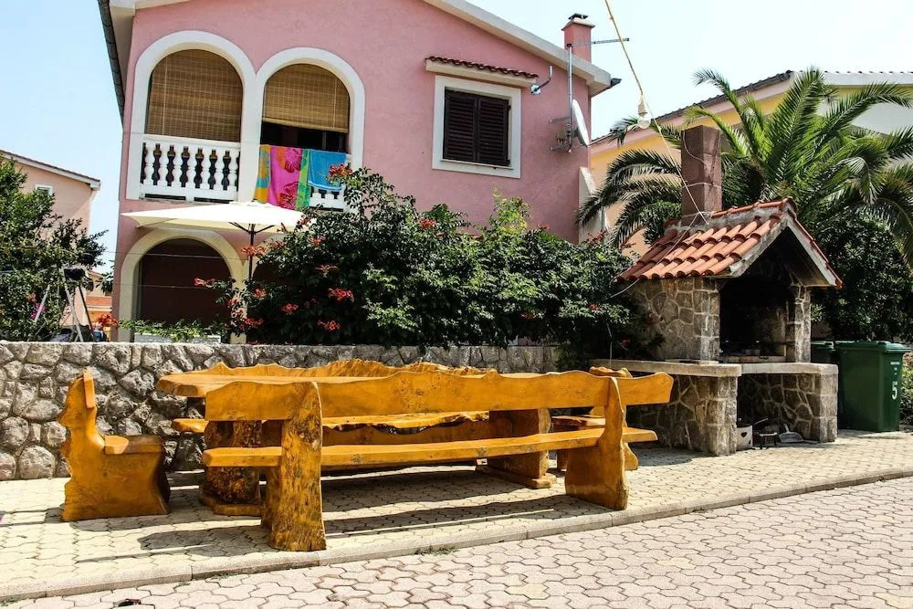 Apartments Dernaj