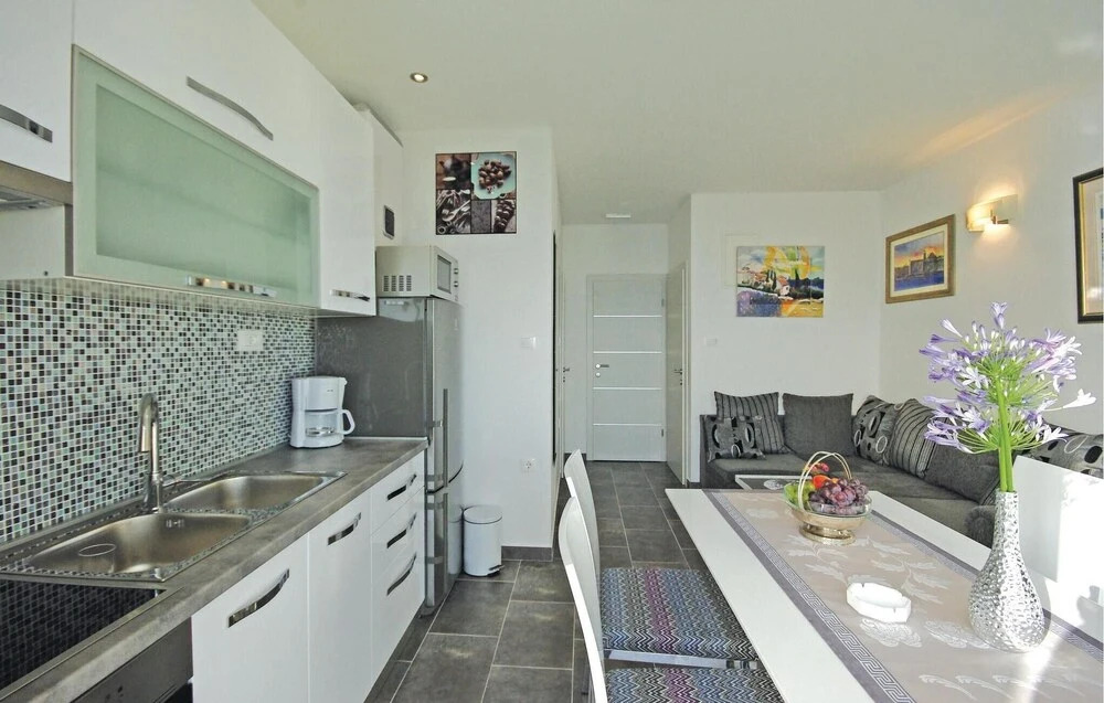 Nice Home in Drasnice With Wifi and 1 Bedrooms