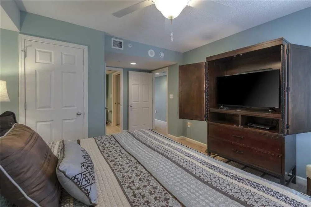 Yacht Clubs #1-801B - 2 Br Condo